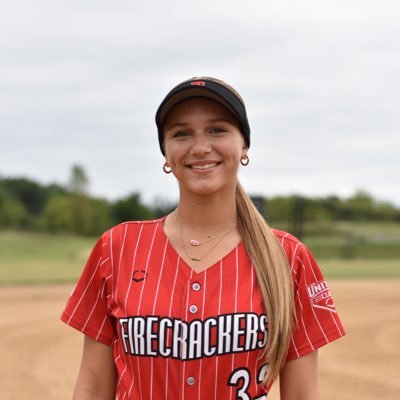 |North Boone High School 2029| 🥎 #32 3B/RHP/UTIL {Firecrackers_IL_Ring} GPA: 3.6 Email: lucyeichholz2029@gmail.com