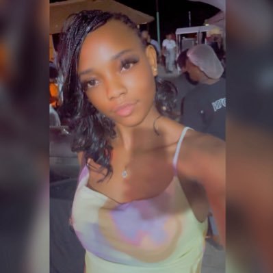 Cakes/Pastries/Foods Birthday Surprises And Many More. My account got suspended kindly follow me here @Mope_lola01