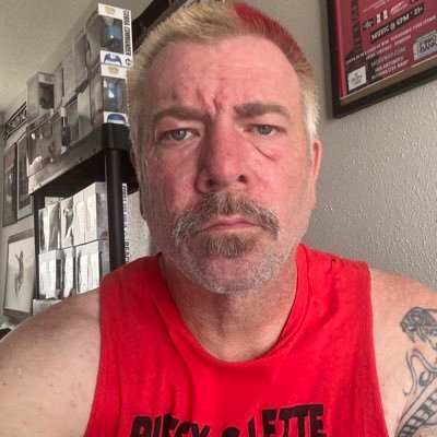 your new favorite DIY independent music radio show, no frills and no BS! just great local and regional music! thechuckvansshow@gmail.com