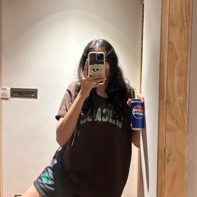 ishika_docx's profile picture. always yelling here