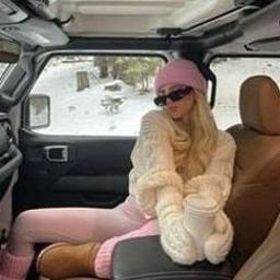 Nefie695's profile picture. 