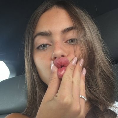 Isabbriella's profile picture. 𝙴𝚜𝚝𝚞𝚍𝚒𝚊𝚗𝚝𝚎 𝚍𝚎 𝙼𝚎𝚍𝚒𝚌𝚒𝚗𝚊 {22 ⓕⓛⓞⓡⓔⓒⓘⓣⓐⓢ} 『beta』v͜͡o͜͡l͜͡e͜͡y͜͡b͜͡a͜͡l͜͡l͜͡