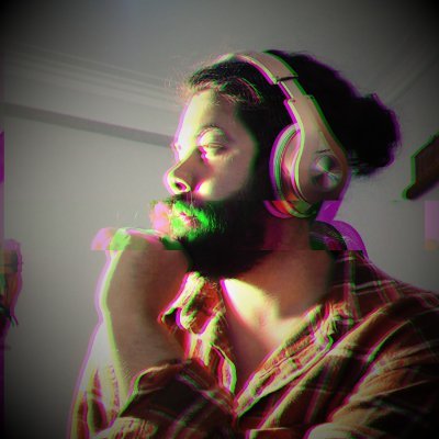 Comunista. Traidor de classe (clerical). Santo e Falso Profeta. Artista visual e performático. Sommelier de Internet. ☭🇧🇷🚩