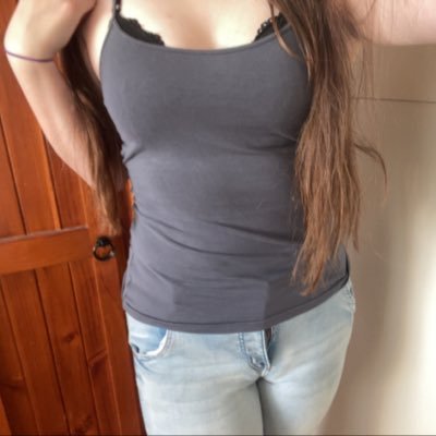 ‘18’ | 🩵 was @mwah_emmy_61 💗 #oldermen welcome! (18+) i’m from australia 🫶🏻 im always studying 🩷 strictly no girls please 🤷♀️