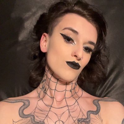 ☣️18+ account☣️ Goth girl sh*t I’m a real Hot Topic. Gothic Belle, Morticia of Macrabe, or Mommy which ever you prefer.