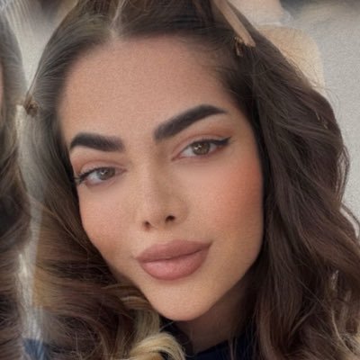 Story teller/cinema student/script girl ✍🏻 / آکتور سابق/ قصه گوی کنونی/ خیال پرداز/ گمشده در زمان