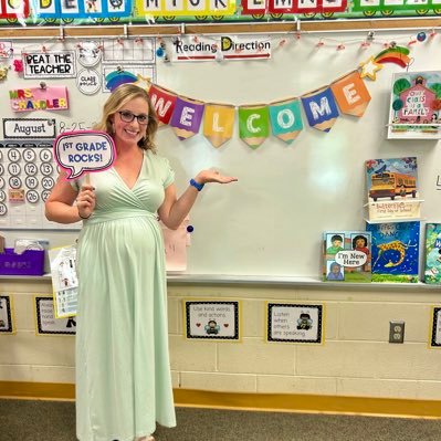 1st grade teacher at Forestville Road Elementary 👩🏼🏫 #superFRES 💚💛