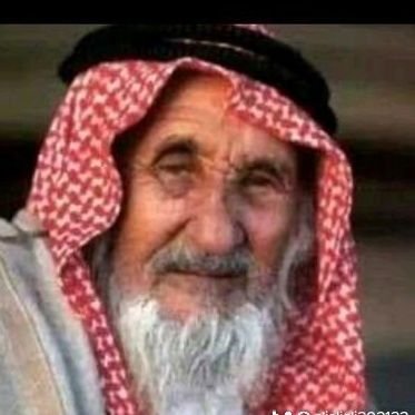 أسكنتُ أحلامي زجاجات الرضا، أودعتها بحر الدعاء فأبحرت ، إن شاء ربّي أن تعود لضفّتي ، أو ربما هي خِيرةٌ إن غادرت ...
💐🌹❤☕🌿♥️