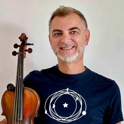 Licenciado en BBAA | Diseñador, Violinista y Educador Social. Secretario de Privada, Servicios Socioeducativos y Política Institucional CCOO Enseñanza @feccoo