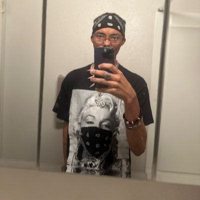 27 ♊️. #BleedBlue BSU for Interdisciplinary Study + Esports Cert. Twitch Mod for @FrKxri & @EgirlEm1ly. F/A Cod Smg/Flex. Cod fan of all teams (mainly #FazeUp )
