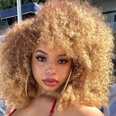 Main: @__mayaa_ 🎥 Capturing the funniest & most interesting moments from streams!