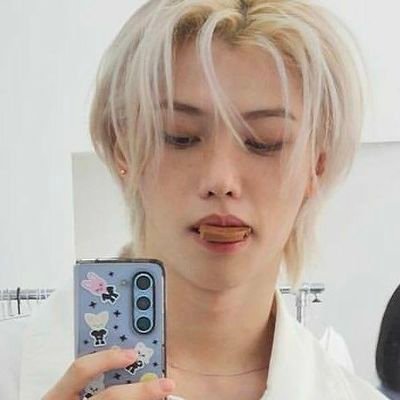 Eu e os minlix no jogo do Cruzeiro escutando bounce back
☆
VI O SKZ E NTX
☆
collector ☆