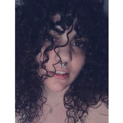 Tec. Farmacéutico, maquilladora y Tanatopractora💁🏻♀️ Maquillo de muerte. Vivo entre libros, música, anime y mis sueños