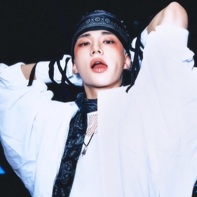 fui eu quem raspou a careca do hyunjin e pintou ela de preto | hyunin on 🔝