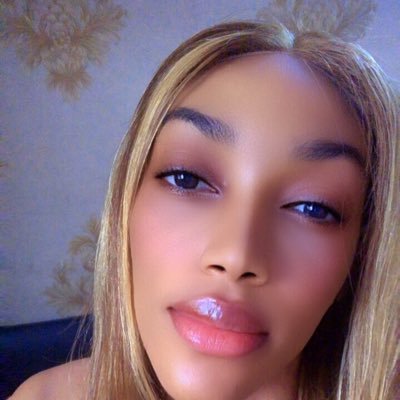 A wife and a Mother❤️|Radio/TV host💕 | Foodie♥️| ♥️ movie | ❤️ music| ❤️Football❣@manutd IG/Snapchat : @itsamywhyte #30BG