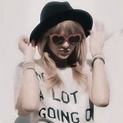 whxztsjulia's profile picture. bebam água