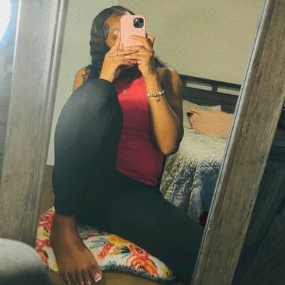 taytizzle11's profile picture. just a college girl