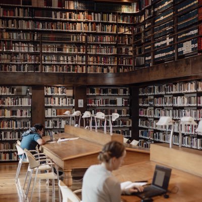 Librería, biblioteca pública y gratuita, cafebar. Literatura, pensamiento, arte y conversación para ser ciudadanos. WhatsApp 2211908060