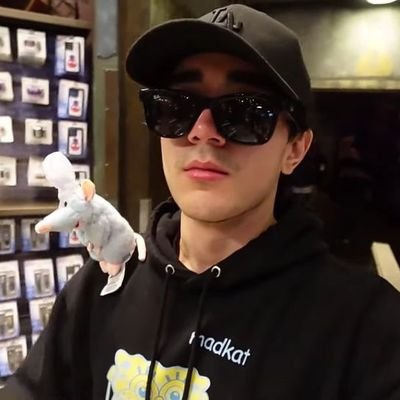 ♡ 🇲🇽 / 18 / iDjs 🕷 / Milo Manheim 🏐
⠀ㅤ
Fan de Roier 🐀
⠀⠀
- Admin for @OnlyRoier @MiloCenters 💙
⠀ㅤ
🎧 Escuchando Morat , Luck Ra y Bbno$
