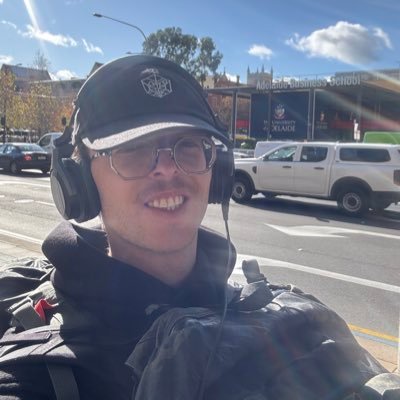 Dev on the road. Backpack + laptop … labo dev global 💻🌴 Already to cool project in remote