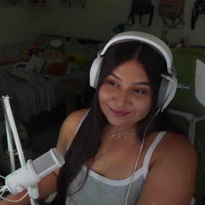 casser0ole's profile picture. she’s a streamer or whateva