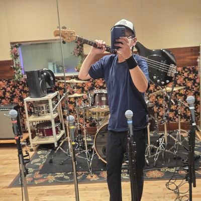 tolarCCm49IJf8S's profile picture. 自称 炎のベース弾き(-_-;)