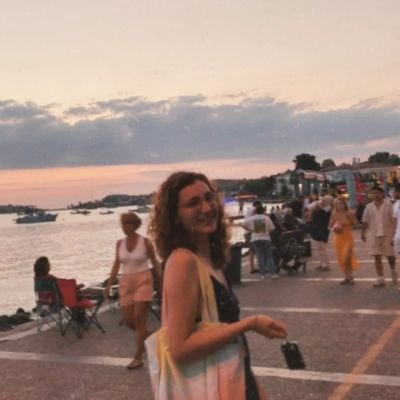 thezuzzu's profile picture. 