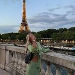 Carlaub16765's profile picture. 