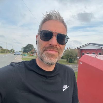 Former semi-pro footballer and EFL assistant referee. Played and officiated at Wembley! 🏟️⚽️👊🏻😉
