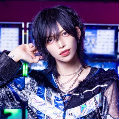 《 @iMEME_info →Blue💙》 /アメコミとお笑いが大好きなおしゃべりクソアイドル🕺ロン毛ウルフな絵描きです👨🎨 ゴルフ大好き芸人🏌️♂️メンドル界1番のアメコミ映画好き🦸⚠️アゴのホクロはハピネスボタンです。