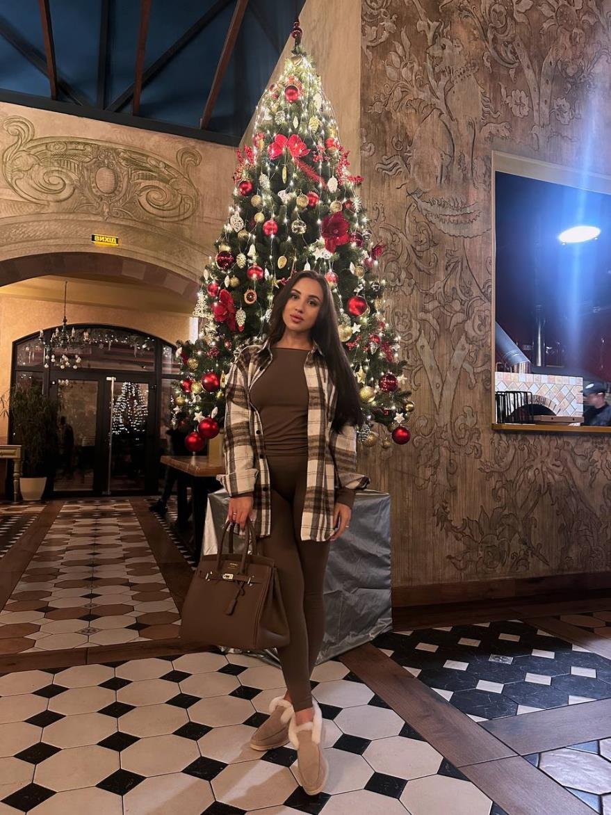 Heyyy, I’m Dana 🎀 kinda new here and just exploring around… don’t judge me if I’m a little lost 😅