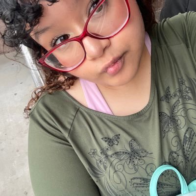 i'm mangomaddie who streams variety games | she/her | trying to rebrand & going live daily !