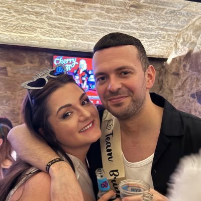 29 || Lloyds Banking Group 💼 || Forever thinking about corgis, Scream and Long Island Iced Tea || dreaming about Girls Aloud || 🏳️🌈🏴