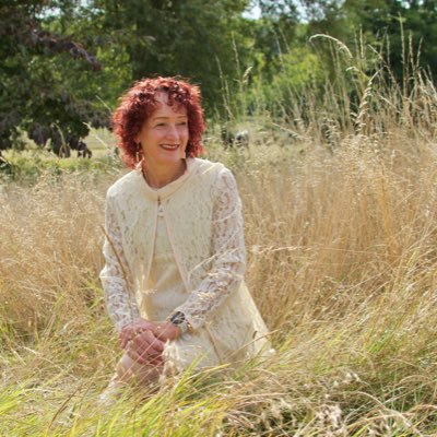 Artistic Director of Opera Anywhere and the Sunningwell Festival. Administrative Director of Sunningwell School of Art. Contralto, keen runner & fungi fan.