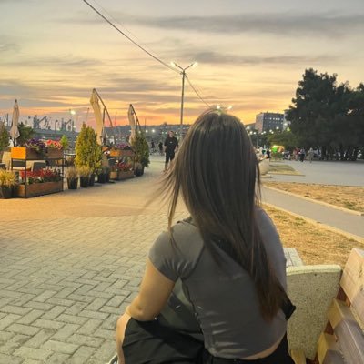 Nerimann1977's profile picture. Bursada yaşıyorum 16 yaşımdayım Liseliyim Sinema ve Rock müzik severim ateistim biseksüelim ve gitar çalmayı severim bu kadar ☺️