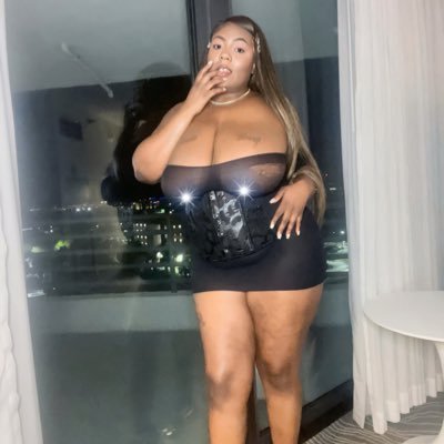 Hi Playmates🐰your Plush Nympho Milf is here to bloww your mind so book 1 on 1/Flyme2You✈️ or some hot 🔥content💦