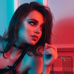 Hot Brazilian mamasita 🧡
I like watch movies and eat chocolate 🫣
Do you like my body? 🤌