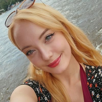 #dubistprima 💕🎙 Synchronschauspielerin & Sängerin 🎮 Mache auch dieses Twitch ✨️
📧 Impressum: https://t.co/eEN1ByOf8j