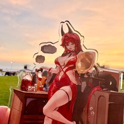 メガニケが大好きな中3の男性指揮官です‼️レッドフードを生涯かけて愛す。ギターとかやるし時々お絵描きします