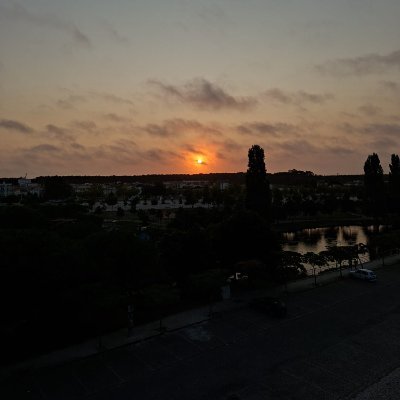 o tempo é uma ilusão, o espaço é uma ilusão, eu sou uma desilusão, a vida é uma ilusão.