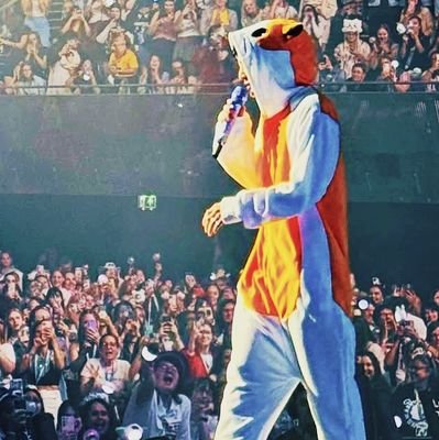 she needed a hero...so that's what she became ✨️MIC DROP enthusiast ✨️ 슈퍼 참치 cult member ✨️
🔞 MINORS DNI 🔞