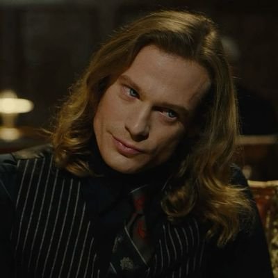 nasci na geração certa, amo vampiros e personagens com desvio de caráter