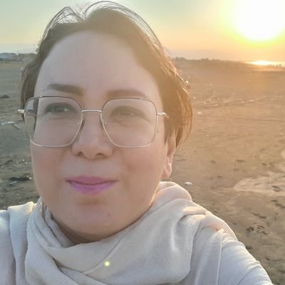 بین شما کدام
ـــــبگویید!ـــــ
بین شما کدام
صیقل میدهید
سلاحِ آبایی را
برای
روزِ
انتقام؟