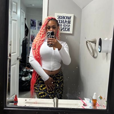 niaaathepimp's profile picture. 