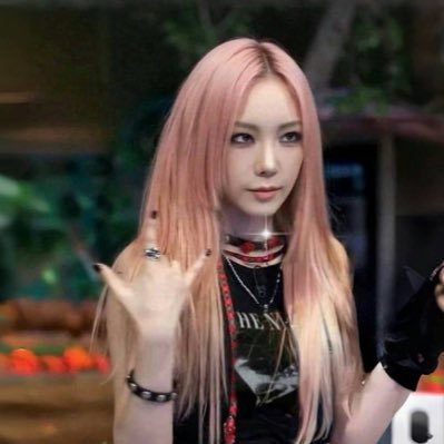 its ME E E HI! @taylorswift13 is my therapist જ⁀➴ please adopt me @TiffanyYoung ✦ ชอบพี่สาวคนสวย💋
