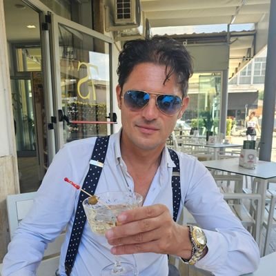 Quando ero più giovane, credevo in tre cose, nel marxismo,nella Juventus e nello scostamento di bilancio. Oggi è rimasto solo lo scostamento di bilancio.