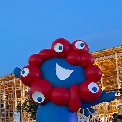 万博にハマりました。仕事、家事、介護の中で万博へ行くために時間を捻り出す毎日。完全に万博中心の生活。イベントメインだけど、あともう少し行きたいパビあり。素敵な音楽にたくさん出会えて幸せ過ぎる。ありがとう万博!大屋根リング全残し熱望。つじさんには万博特別功労賞を。万博に携わる全ての方に感謝です!