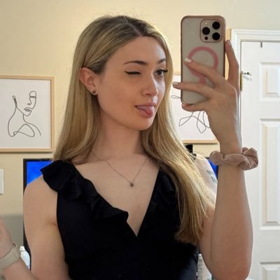 I’m a pretty 🏳️⚧️trans girl available fun available for meet up ❤️❤️❤️