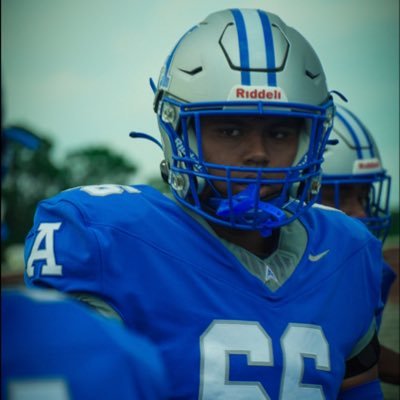 C/O 2027 |6’0|225lbs|Bench:285|Squat:430|DL:405|HC:225|3.5 GPA| Airport Highschool 🦅 Football/Wrestling|DE/DT/OT/G #66| yavecastanedas317@gmail.com