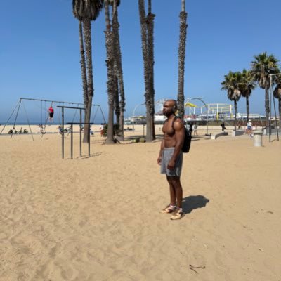 Owner of https://t.co/YkWXBNZGax - investor = stocks/options/crypto - uplifting energy only‼️
